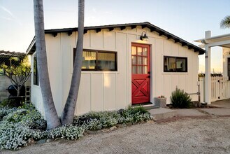 5935 Redondo Dr in Bonsall, CA - Foto de edificio - Building Photo