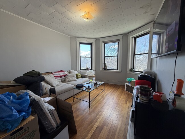 98 New Whitney St in Boston, MA - Foto de edificio - Building Photo