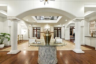 5105 Pocahontas St in Bellaire, TX - Building Photo - Building Photo