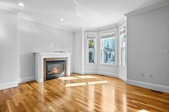 860 E 4th St in Boston, MA - Foto de edificio - Building Photo
