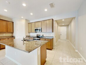 676 Meadow Pointe Dr in Haines City, FL - Building Photo - Building Photo