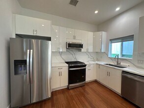 10939 Whitaker Ave in Los Angeles, CA - Building Photo - Building Photo