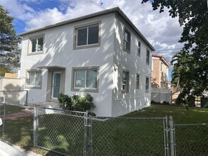 1703 NW 34th Ave in Miami, FL - Building Photo - Building Photo