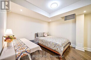 133 Hillsview Dr in Richmond Hill, ON - Building Photo