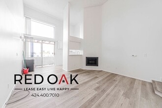 8309 Cedros Ave, Unit 308 in Los Angeles, CA - Foto de edificio - Building Photo