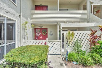 425 Windrush Bay Dr in Tarpon Springs, FL - Building Photo - Building Photo