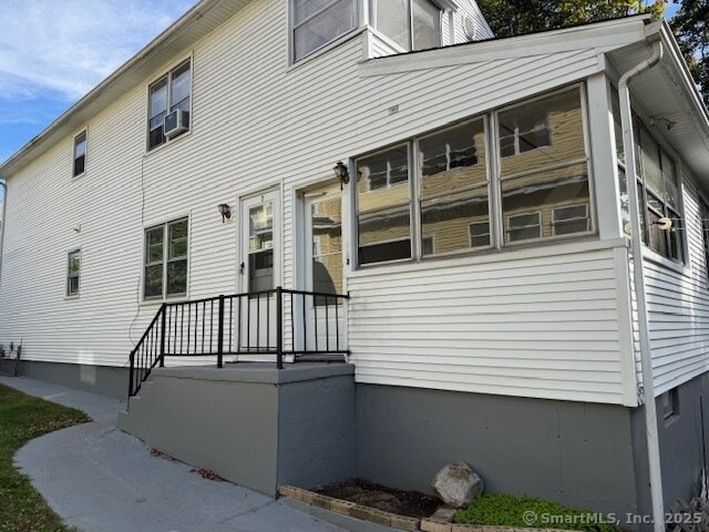102 S Cliff St in Ansonia, CT - Building Photo - Building Photo