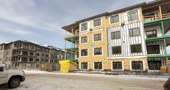 524 Griesbach Para NW Apartments