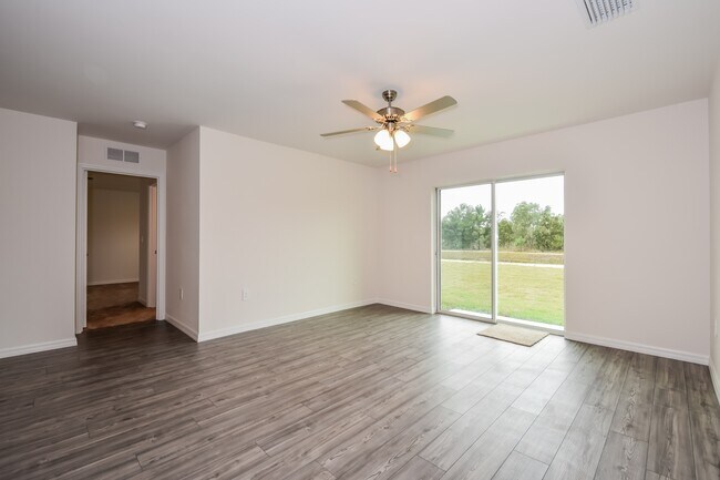 846 Youngreen Dr, Unit 411 in Ft. Myers, FL - Building Photo - Building Photo