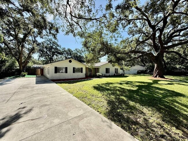 15611 Walden Ave in Tampa, FL - Building Photo - Building Photo