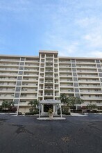 3520 Oaks Way in Pompano Beach, FL - Building Photo - Building Photo