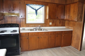 202 Mountain View Dr in Hampton, TN - Foto de edificio - Building Photo