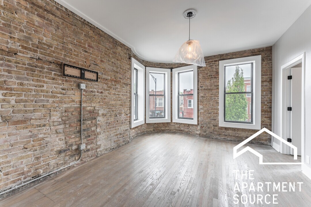 3237 W Armitage Ave in Chicago, IL - Building Photo
