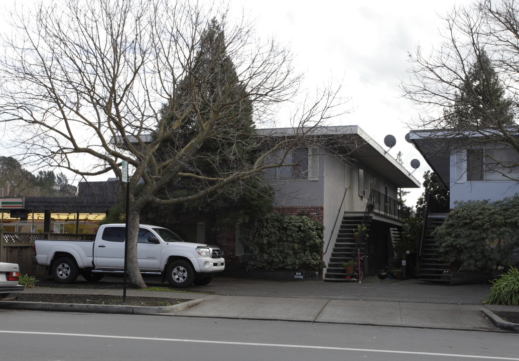 3349 Mount Diablo Blvd in Lafayette, CA - Foto de edificio