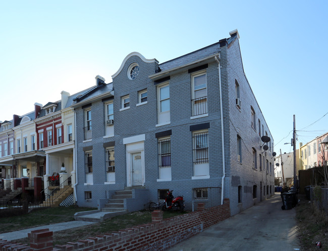 1122 Spring Rd NW in Washington, DC - Building Photo - Building Photo