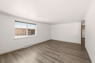 5100 E 33rd Ave in Denver, CO - Building Photo - Building Photo