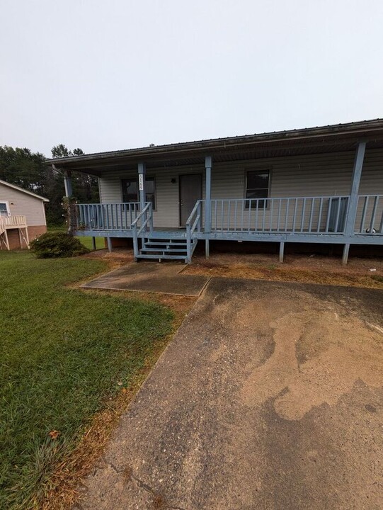 5169 Ponderosa Dr in Conover, NC - Building Photo