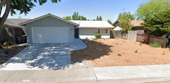 1229 Menlo Dr in Davis, CA - Building Photo