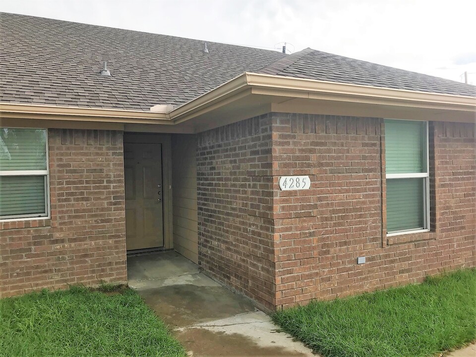 4285 Castlegate Dr, Unit 4285 in Paris, TX - Building Photo