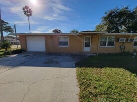 5538-5538 Kentucky Ave in New Port Richey, FL - Building Photo