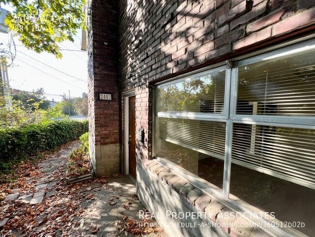 property at 2403 W Lynn St