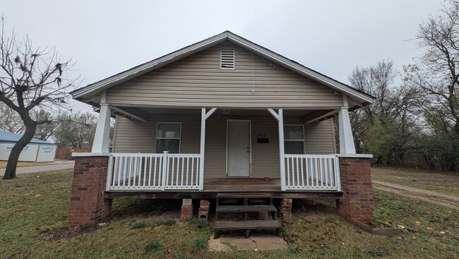 property at 902 N McKinley Ave