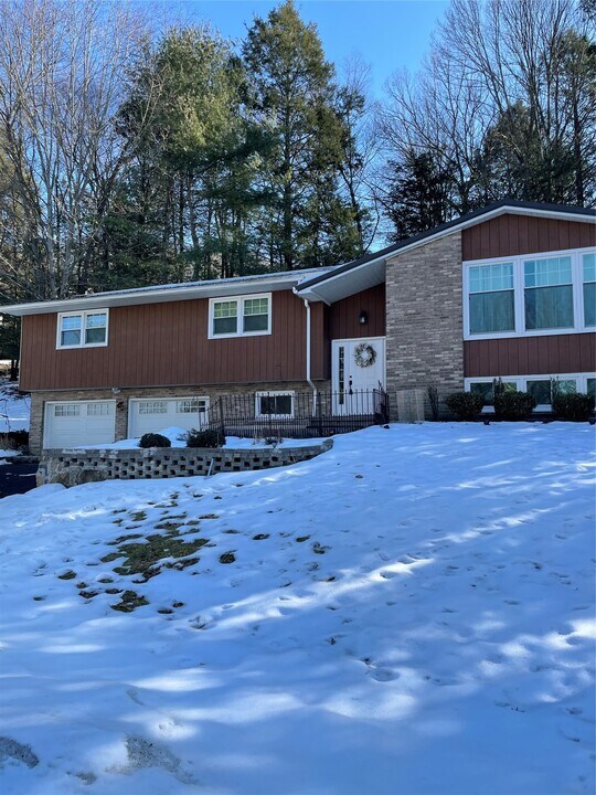 3108 Cornell Ave in Vestal, NY - Building Photo