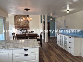 20540 SW Westside St in Beaverton, OR - Building Photo - Building Photo