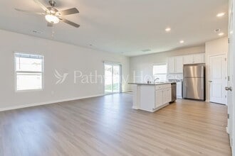 2041 Transatlantic Ave in Charlotte, NC - Foto de edificio - Building Photo