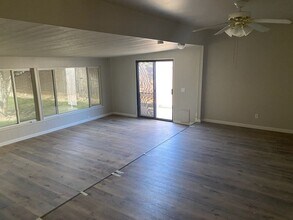 2725 N Canary Dr in Visalia, CA - Foto de edificio - Building Photo