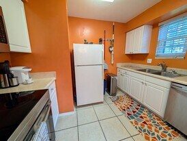1951 N Meridian Rd in Tallahassee, FL - Building Photo