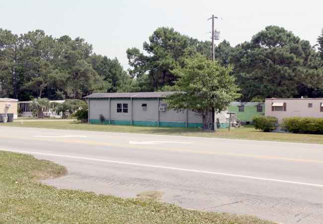 13750 Nc Highway 50 E in Hampstead, NC - Foto de edificio - Building Photo