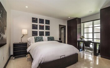 3020 Brickell Ave in Miami, FL - Foto de edificio - Building Photo