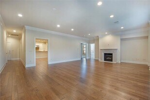 6405 Bandera Ave in Dallas, TX - Building Photo