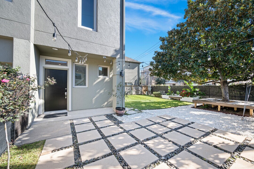 1102 Patterson St in Houston, TX - Building Photo