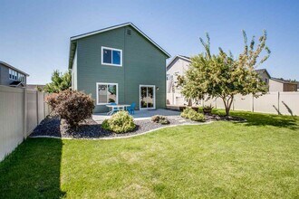 4322 E Arch Dr in Meridian, ID - Foto de edificio - Building Photo