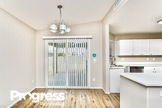 5493 S Via Guayaquil in Tucson, AZ - Foto de edificio - Building Photo