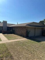 412 Ruckers Ct in Granbury, TX - Building Photo