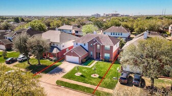 5410 Linden Grove Ct in Sugar Land, TX - Building Photo