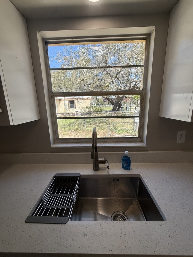 9251 Adler St in New Port Richey, FL - Building Photo - Building Photo