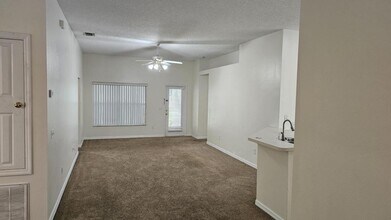 2410 Stratford Pointe Dr in West Melbourne, FL - Building Photo - Building Photo