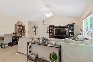 303 Harbor Trce in Sanford, NC - Building Photo