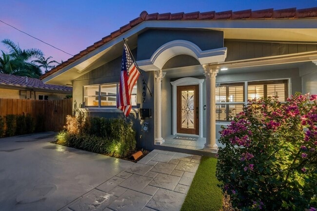 2407 NE 17th Terrace in Wilton Manors, FL - Foto de edificio - Building Photo