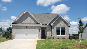 208 Overton Dr in Perry, GA - Building Photo