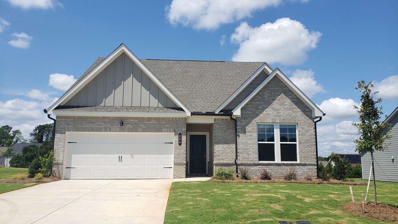 208 Overton Dr in Perry, GA - Building Photo