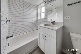 539 W Euclid Ave, Unit 009 in Arlington Heights, IL - Building Photo - Building Photo