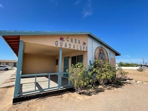 330 E Corona Rd in Tucson, AZ - Foto de edificio - Building Photo