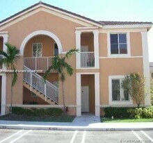 17720 NW 73rd Ave in Hialeah, FL - Building Photo