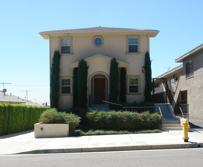 2262 Del Mar Rd in Montrose, CA - Foto de edificio - Building Photo