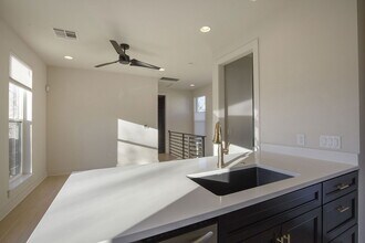 1708 Perez St in Austin, TX - Foto de edificio - Building Photo